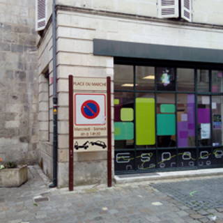 Bureau privé 6 m² 1 poste Location bureau Rue Grosse Horloge Saint-Jean-d'Angély 17400 - photo 3